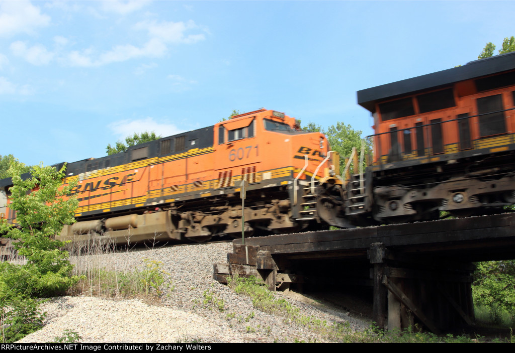 BNSF 6071